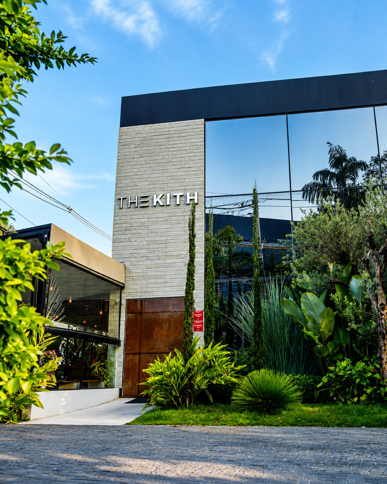 Fachada do The Kith em Pinheiros — restaurante reconhecido pelo Guia Michelin